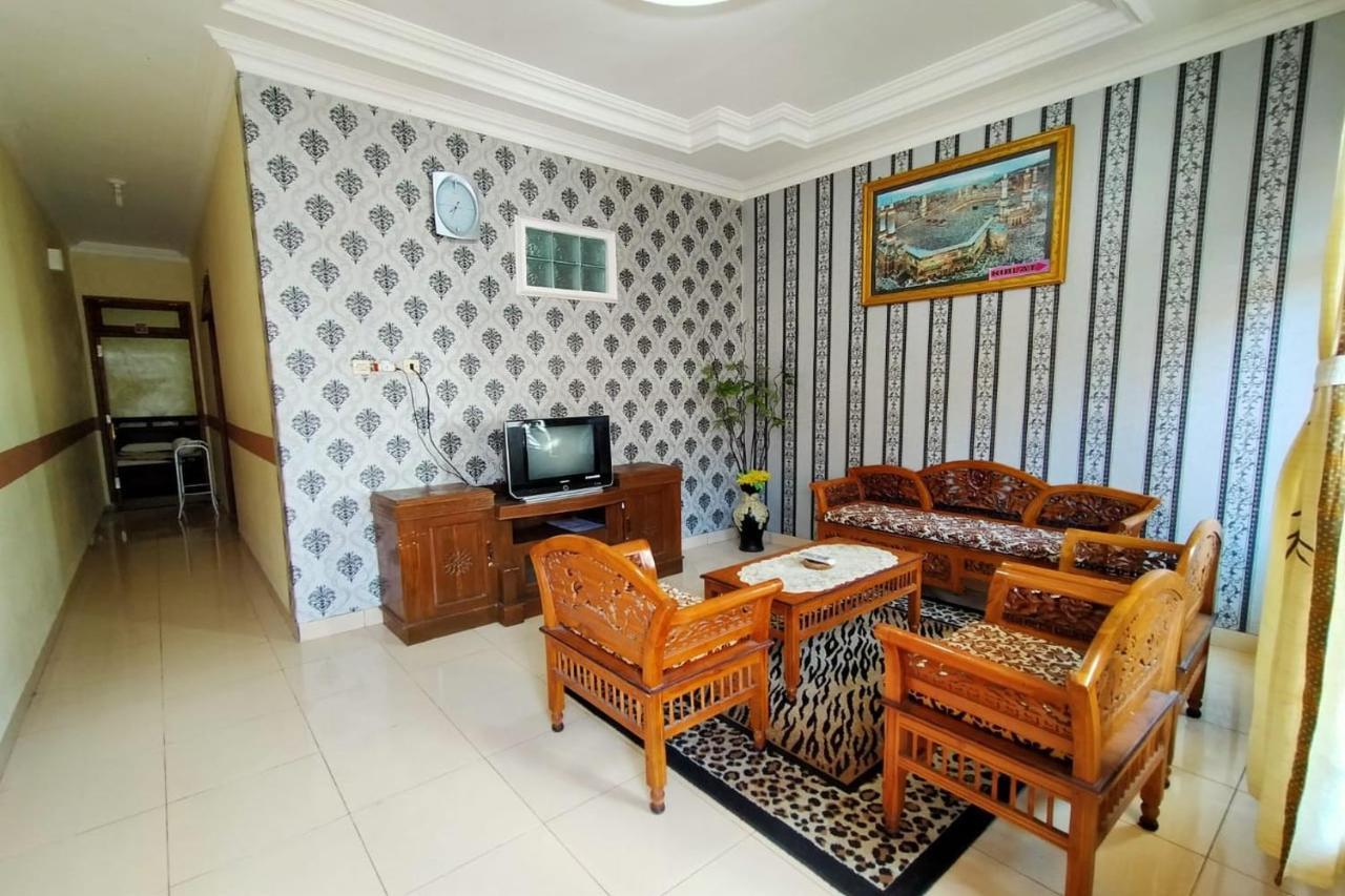 Villa Neza Sarangan Buitenkant foto